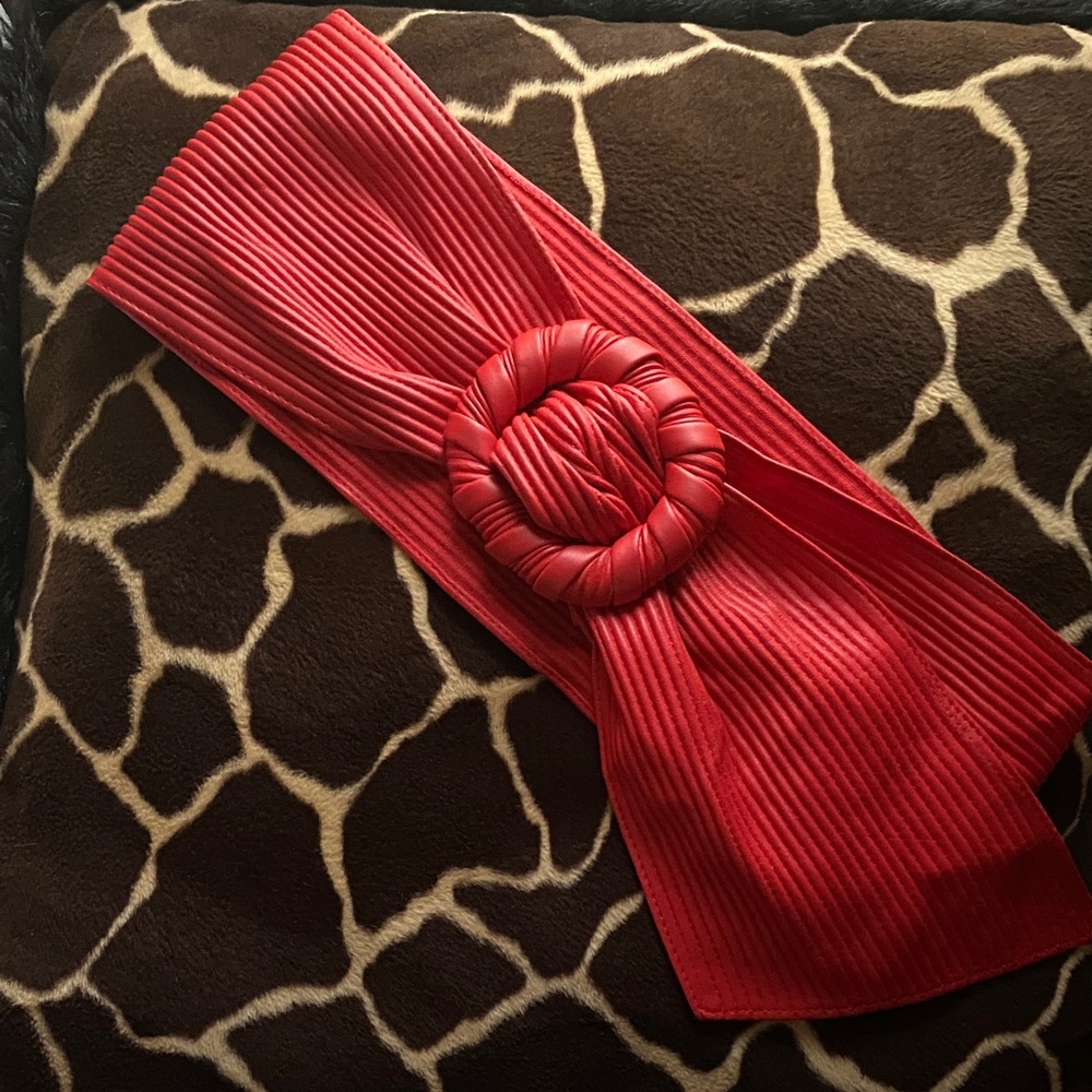 Vintage 80’s Red Ribbed Faux Leather Belt